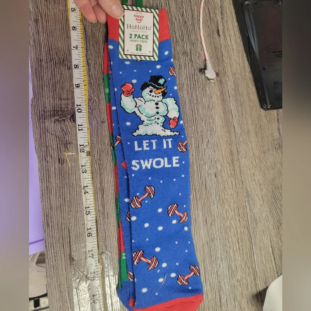 Happy Pack 2 Pair of Mens 6-12.5 Christmas Crew Socks Let it‎ Swole A42